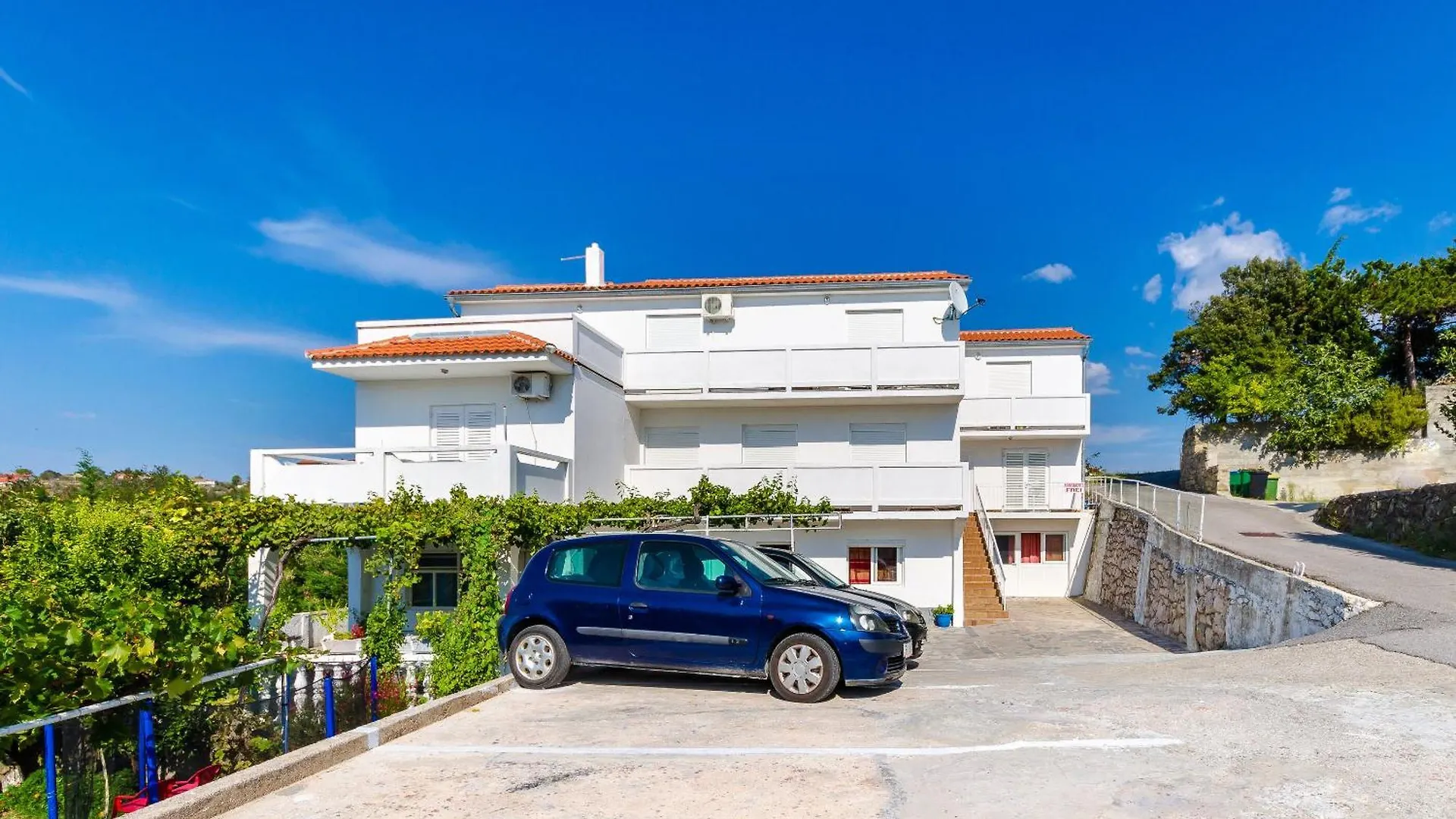 Apartments Pela Lopar