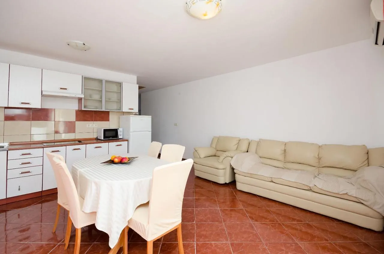 Apartments Pela Lopar
