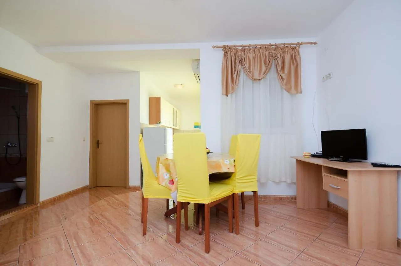 Apartments Pela Lopar