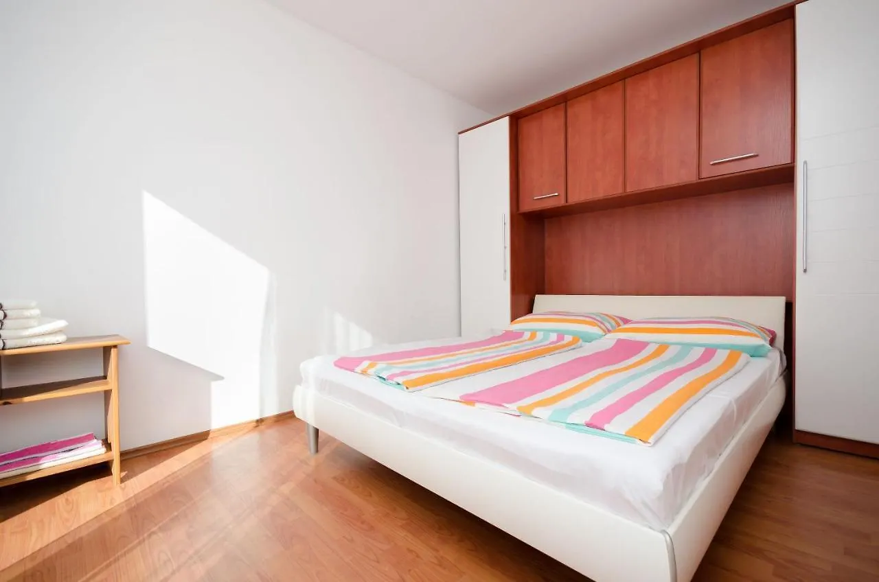 Apartments Pela Lopar