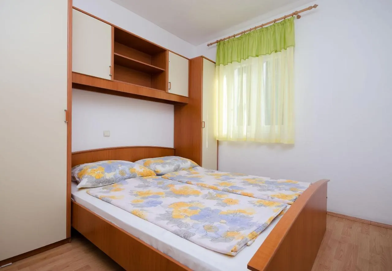 Apartments Pela Lopar