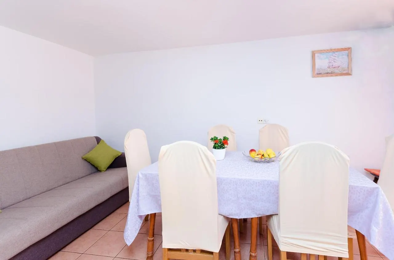 Apartments Pela Lopar