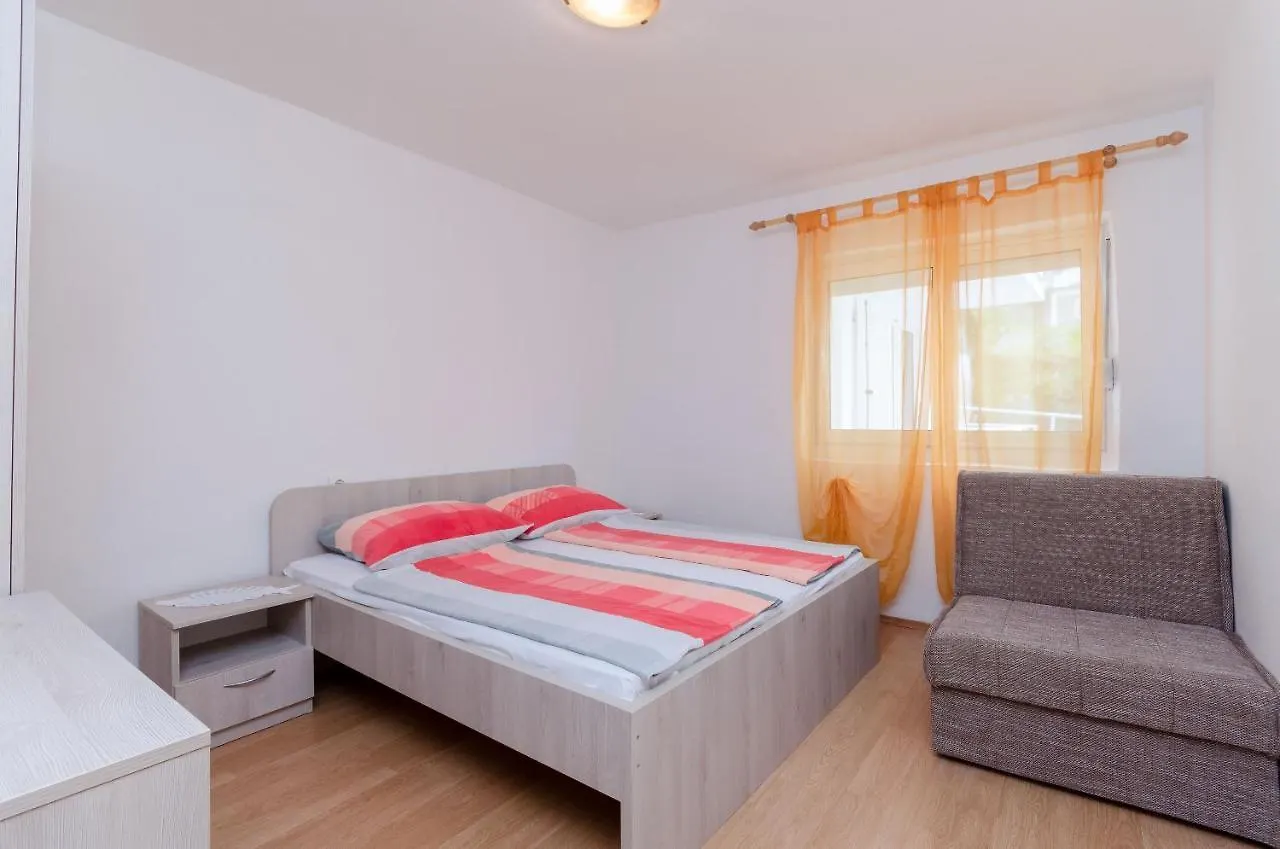 Apartments Pela Lopar