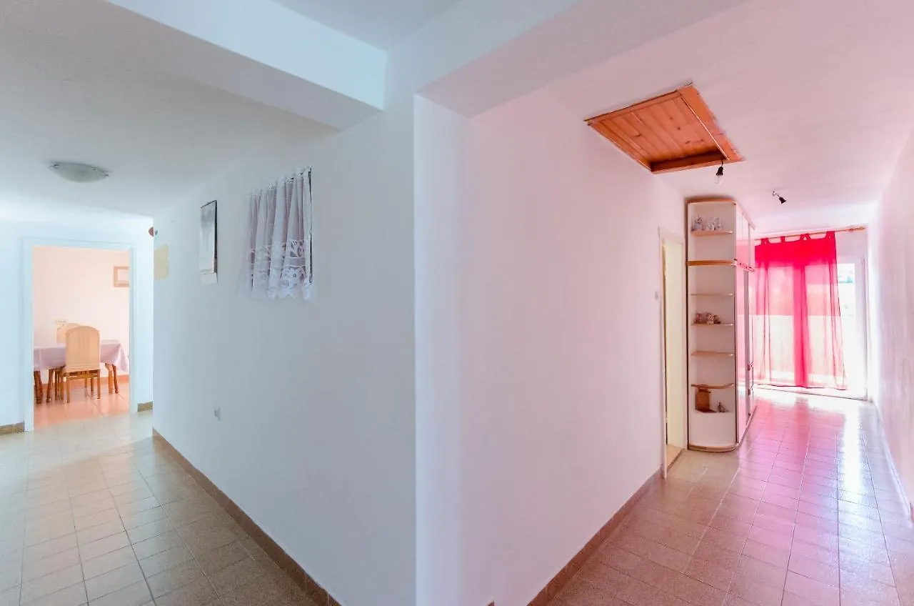 Apartments Pela Lopar