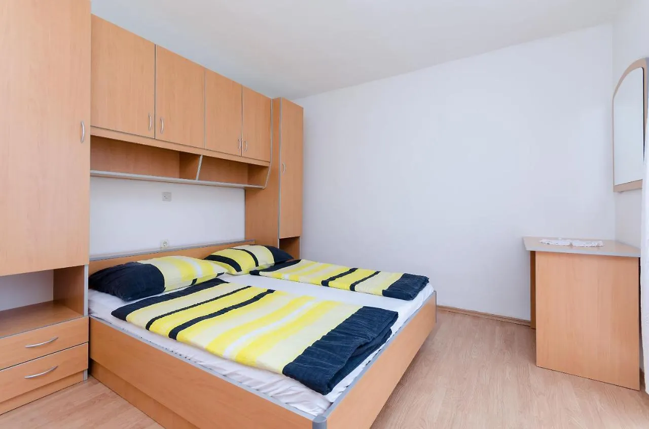Apartments Pela Lopar
